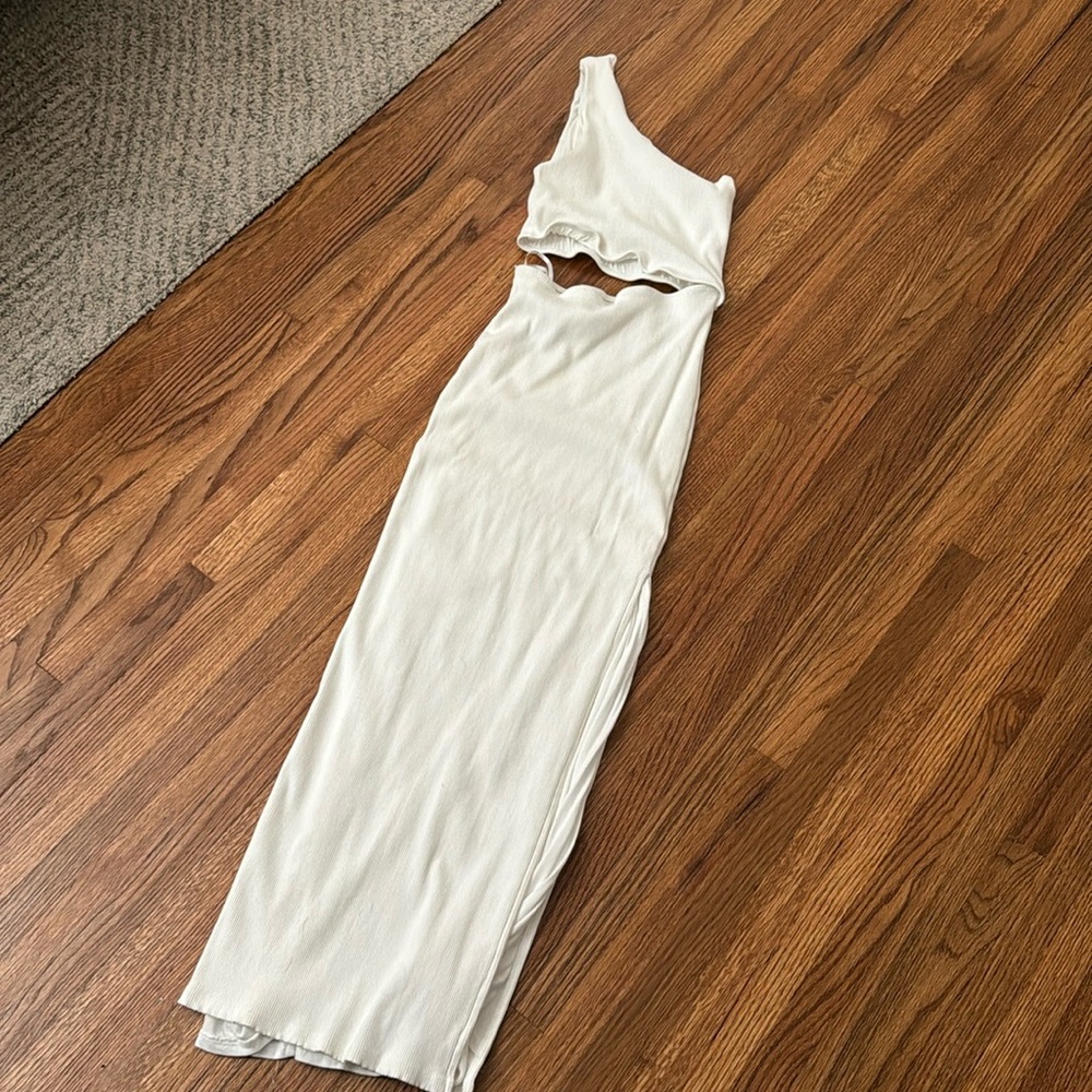 Lulus white midi dress - slit on the leg and stomach area